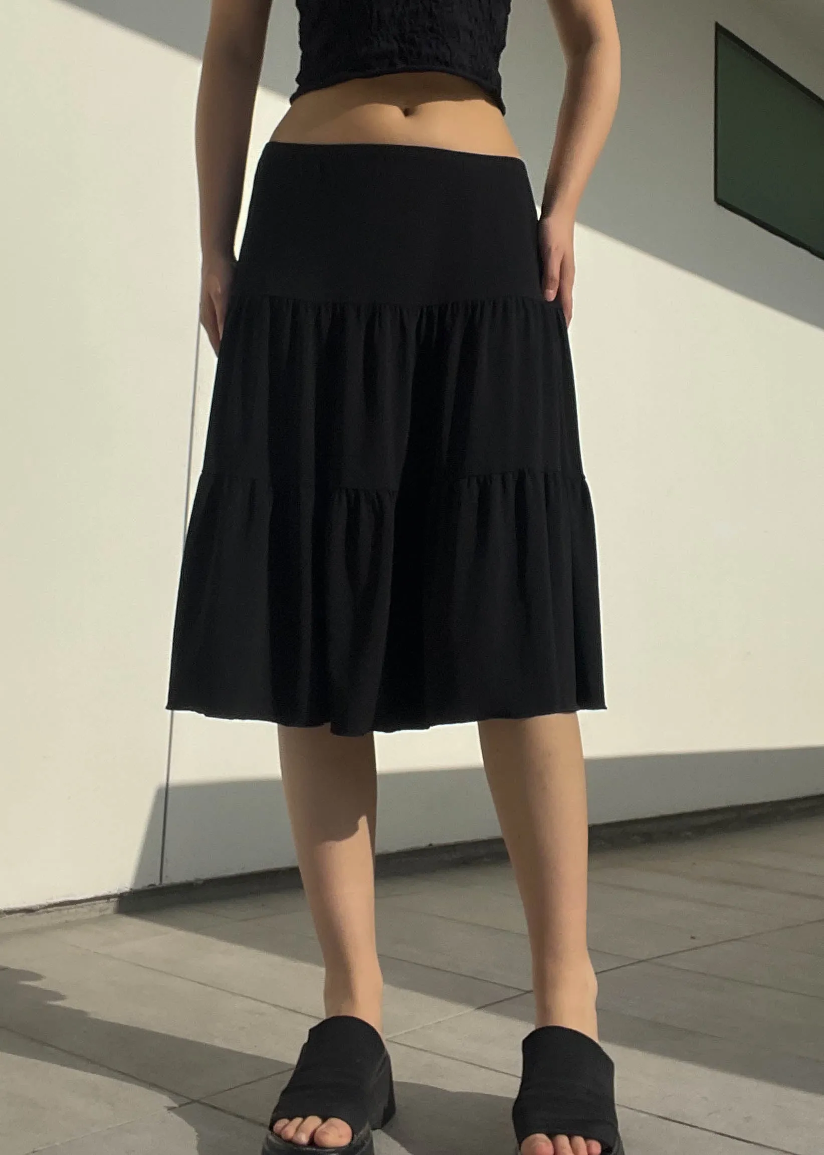 2000’s Black Midi Skirt (M)