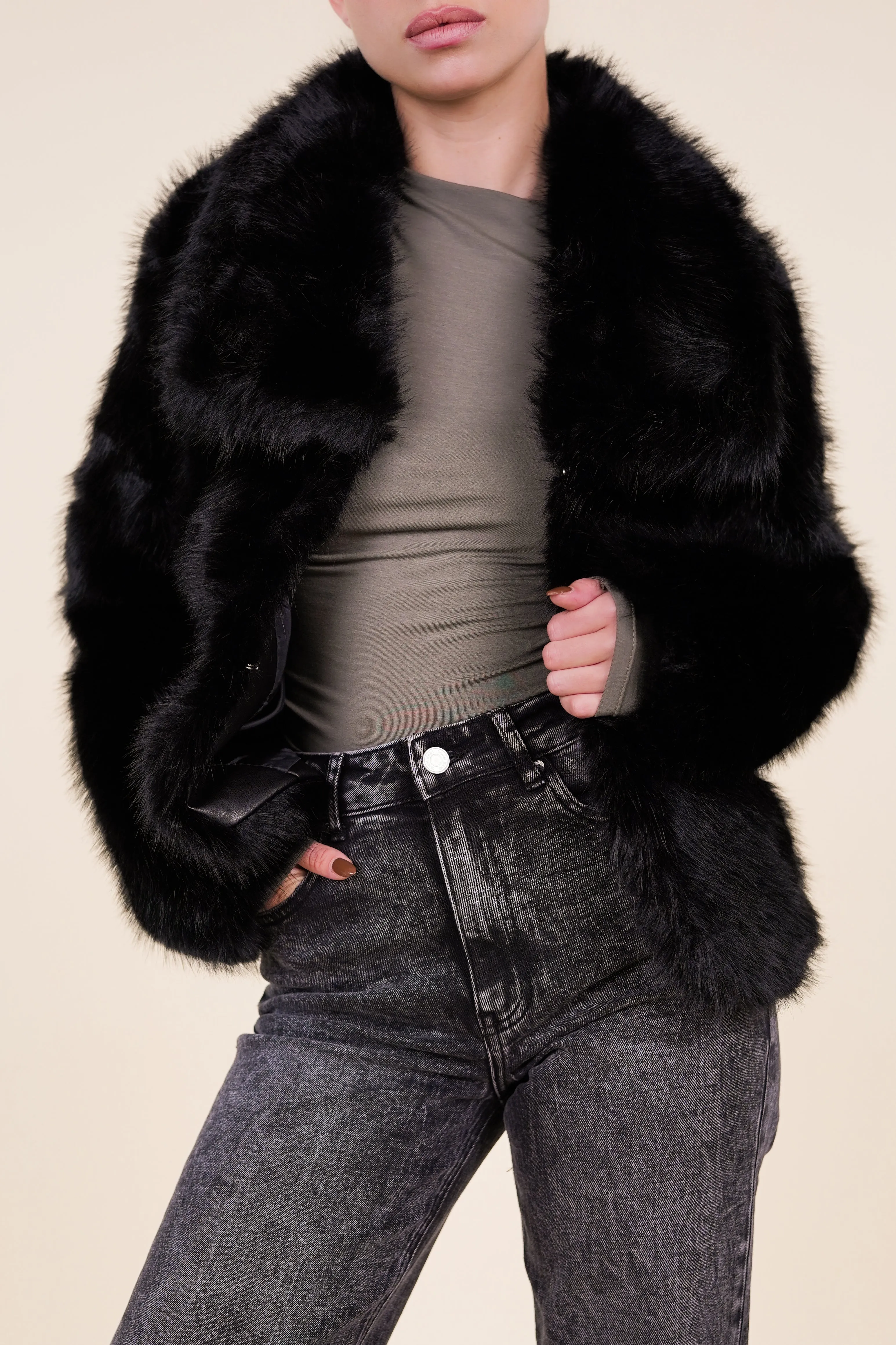 Faux fur jas kort zwart - Novie