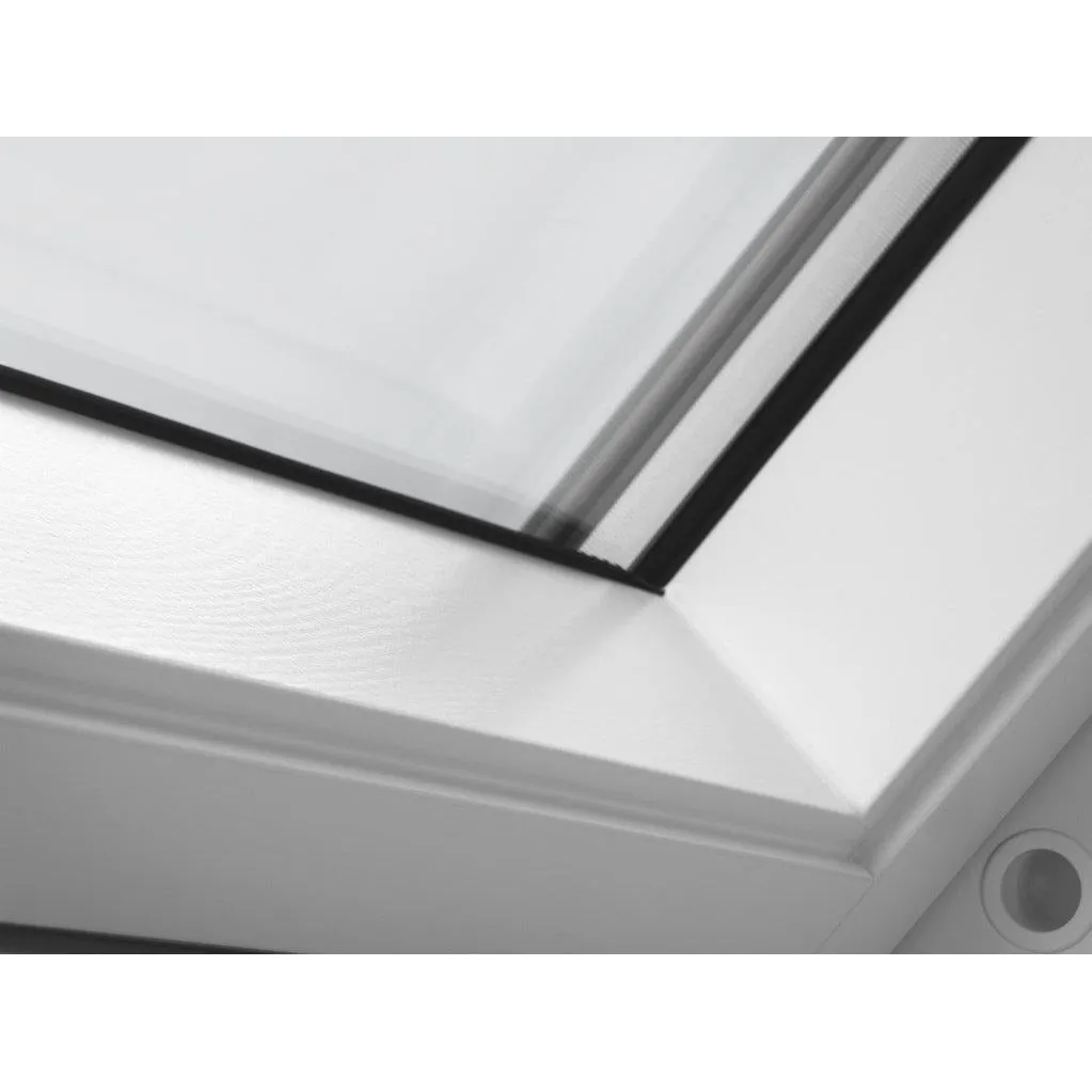 VELUX GGL SK08 2067 High Energy Efficiency Glazing White Painted Centre-Pivot Window (114 x 140 cm)